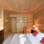 Typique A Avec Parking Et Wifi, Proche Centre Et Pistes - Fr-1-343-182 샬레