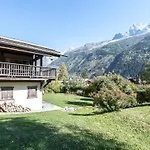 Typique A Avec Parking Et Wifi, Proche Centre Et Pistes - Fr-1-343-182 샬레 *